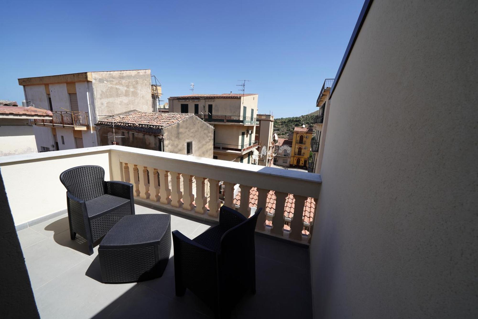 Ducas Rooms And Suite Lascari Exterior photo