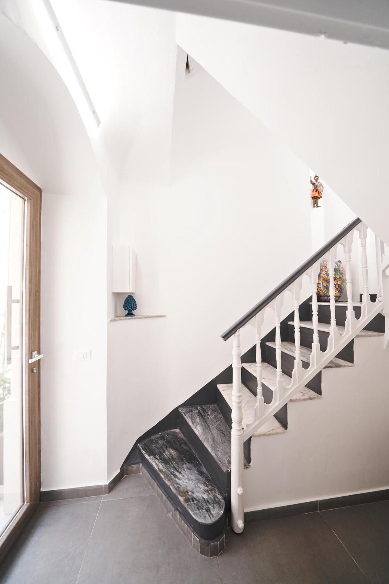 Ducas Rooms And Suite Lascari Exterior photo