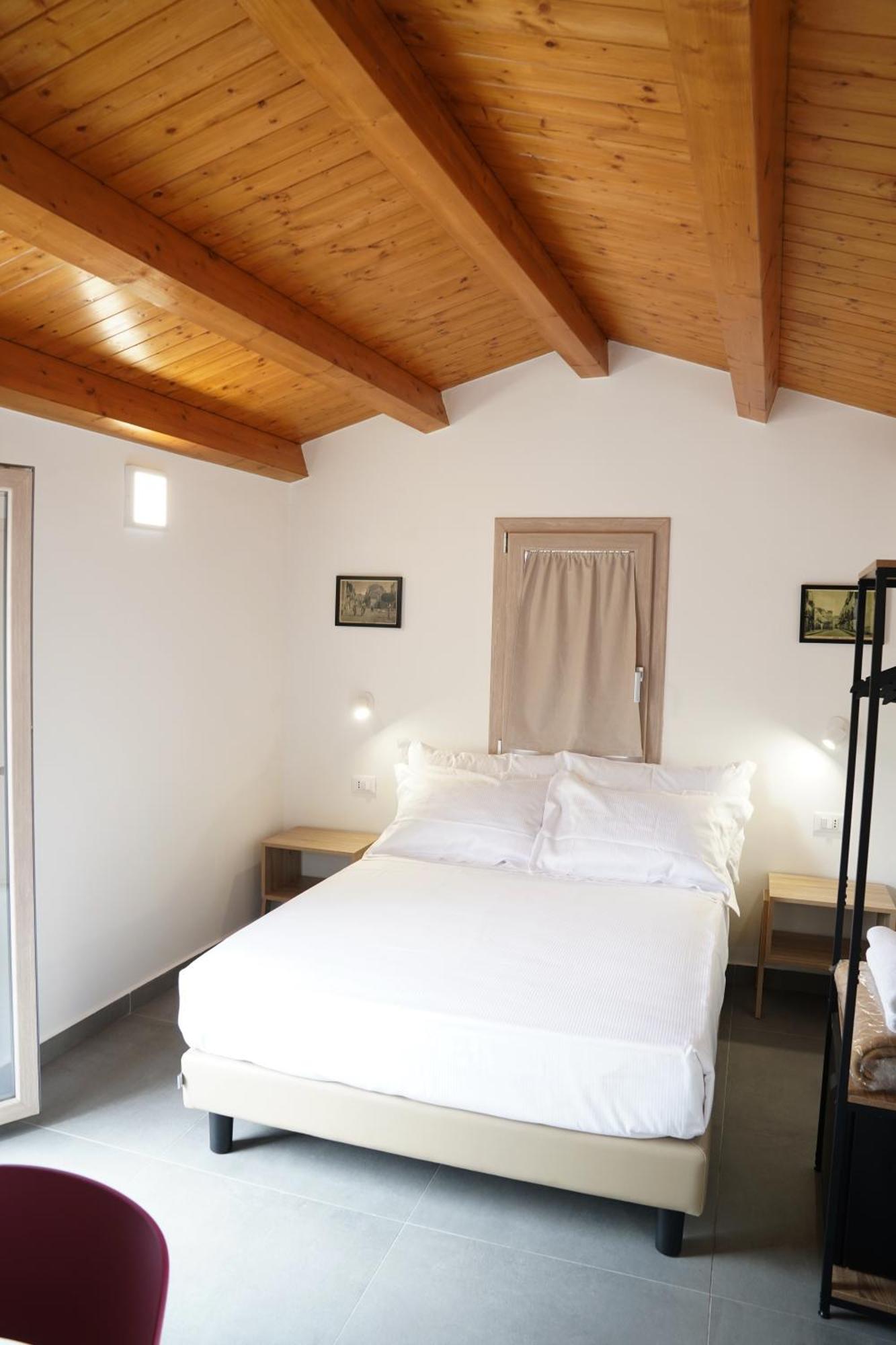 Ducas Rooms And Suite Lascari Exterior photo