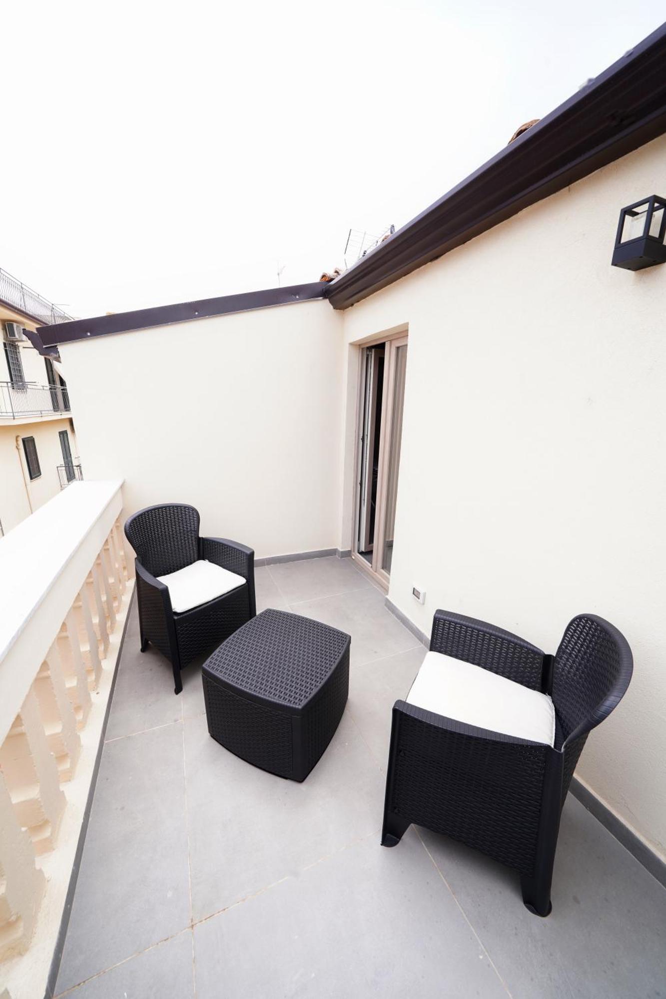 Ducas Rooms And Suite Lascari Exterior photo