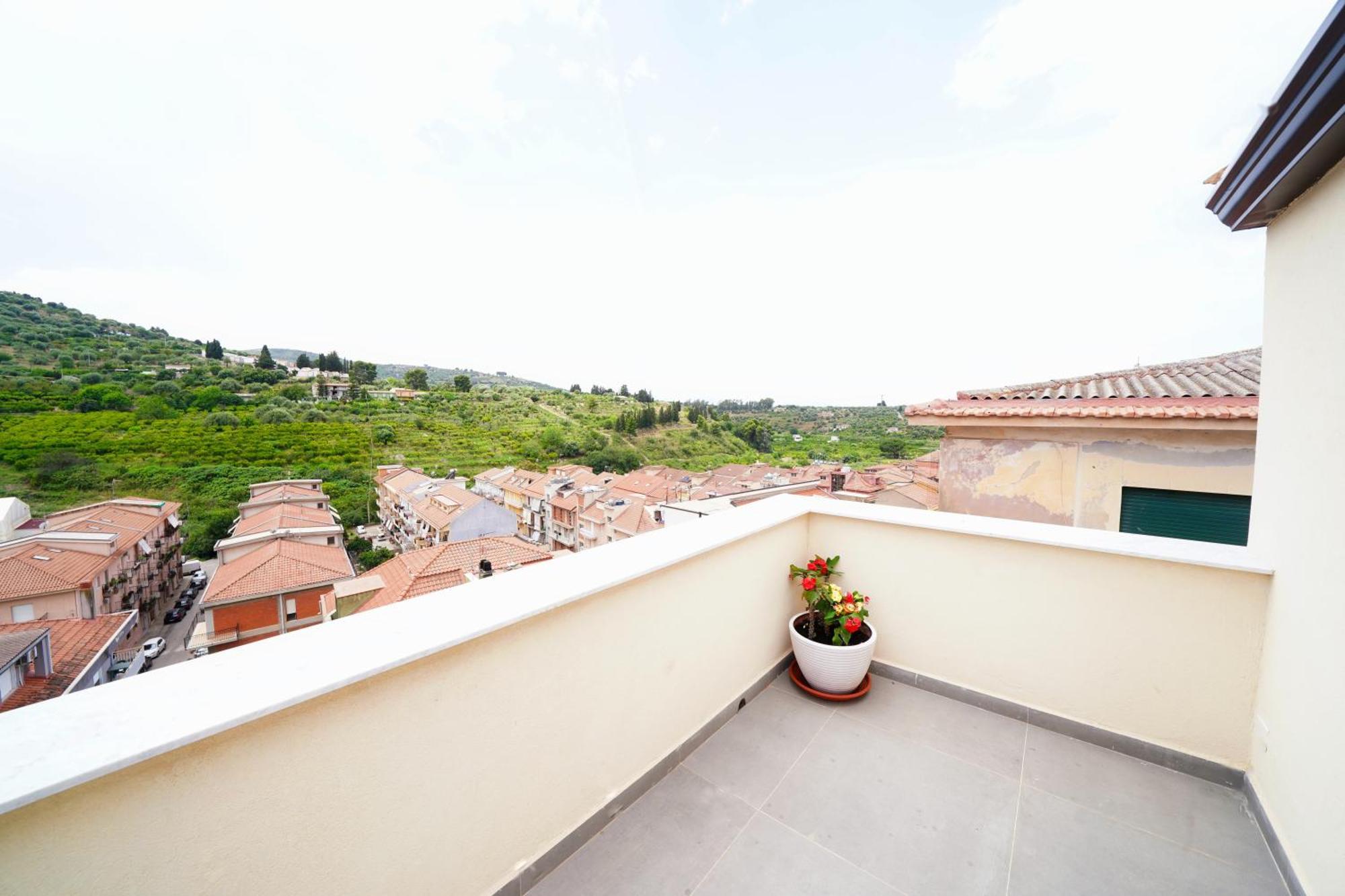 Ducas Rooms And Suite Lascari Exterior photo